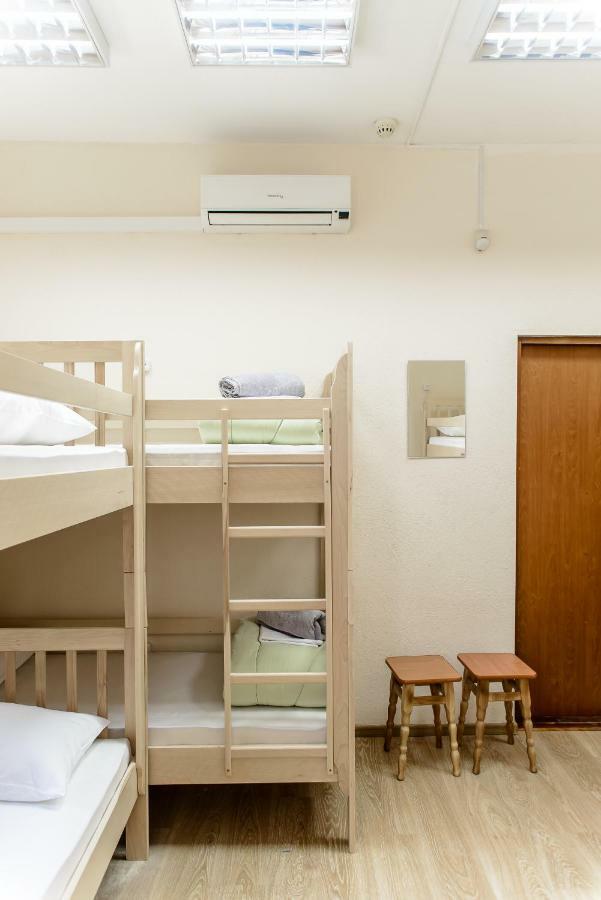 Globus Lipki Hostel Kyiv Exterior photo