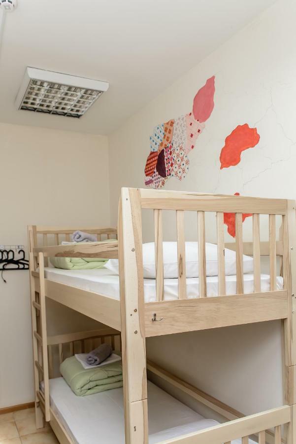 Globus Lipki Hostel Kyiv Exterior photo