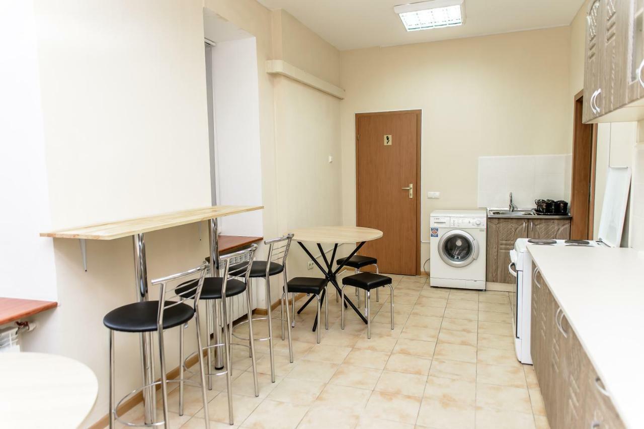 Globus Lipki Hostel Kyiv Exterior photo