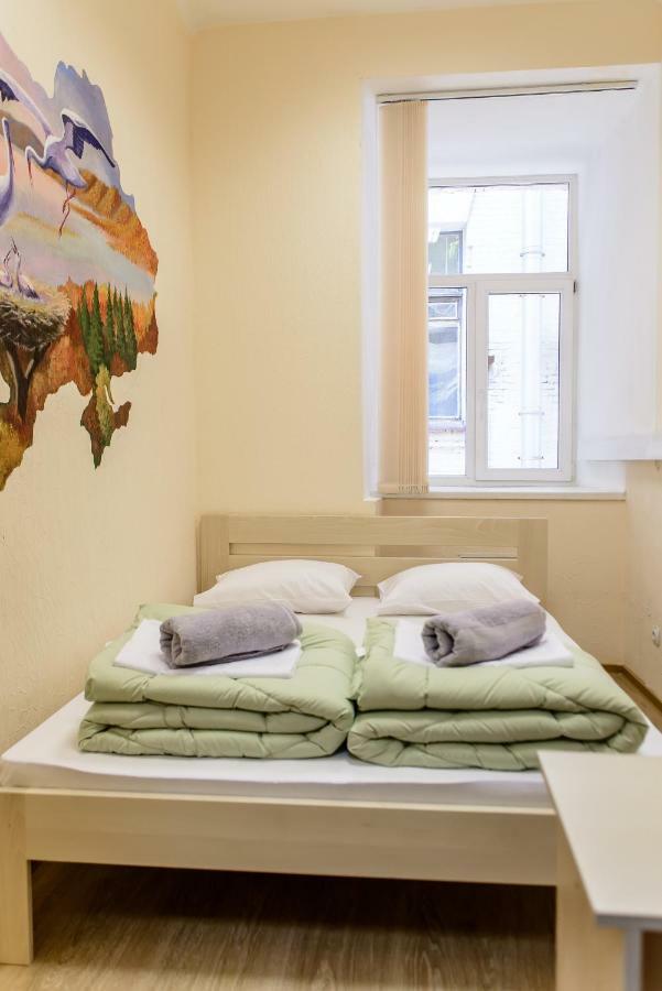 Globus Lipki Hostel Kyiv Exterior photo