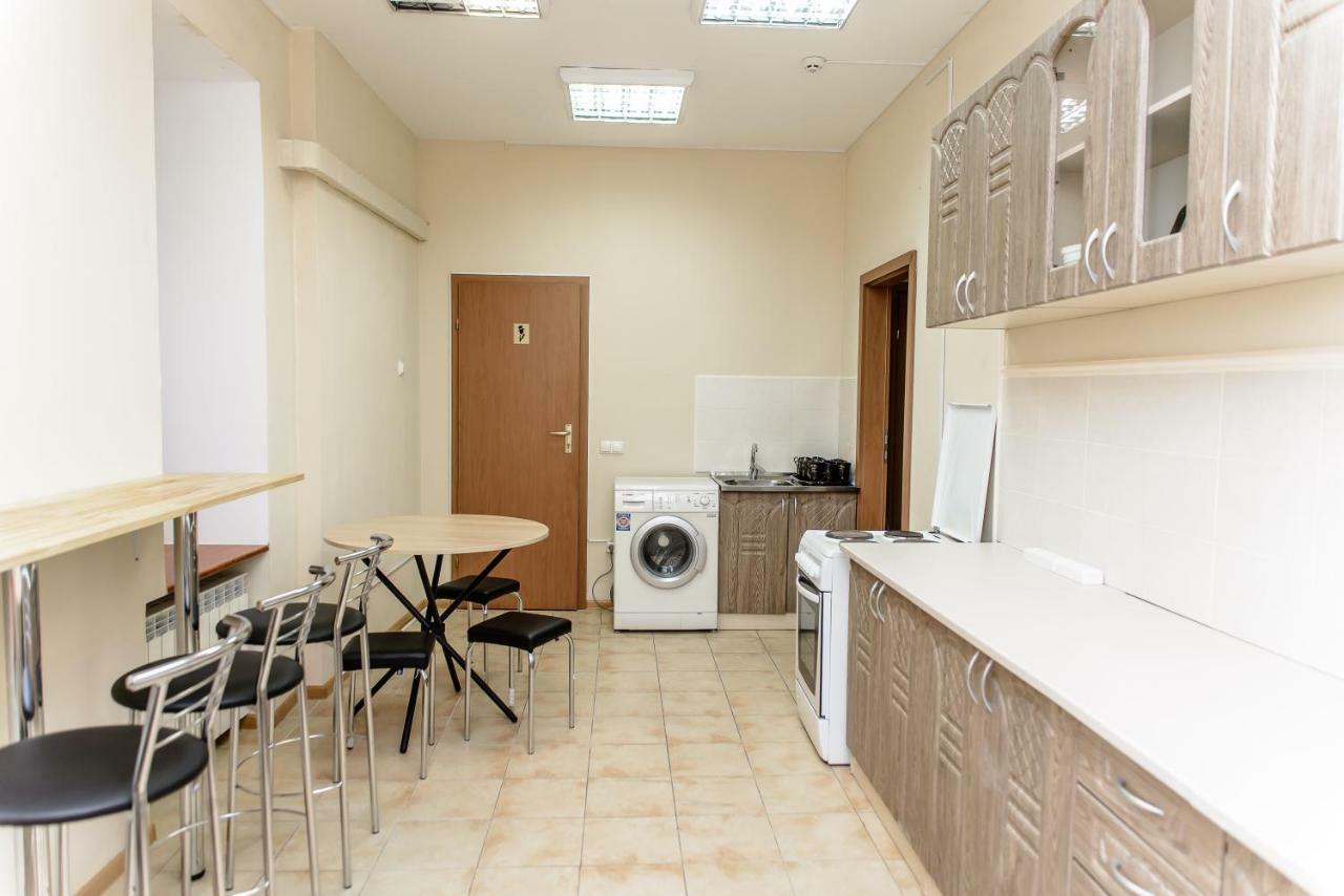 Globus Lipki Hostel Kyiv Exterior photo
